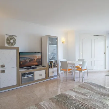 Penthouse With Sea Views Apartman